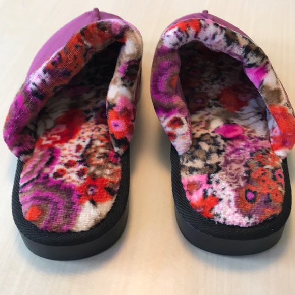New Vera Bradley Cozy Slippers M 7-8 Rosewood Plum - Picture 3 of 6